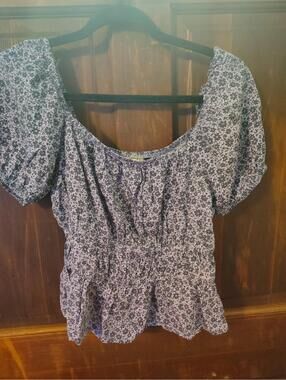SO brand purple floral puff sleeve blouse